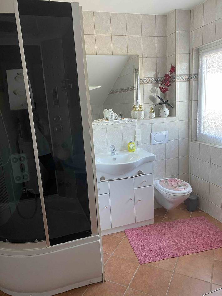 Ganze Ferienwohnung, Ferienwohnung Alpenblick - Ferienwohnung 70qm mit Balkon für max. 5 Personen in Wasserburg am Inn, Landkreis Rosenheim
