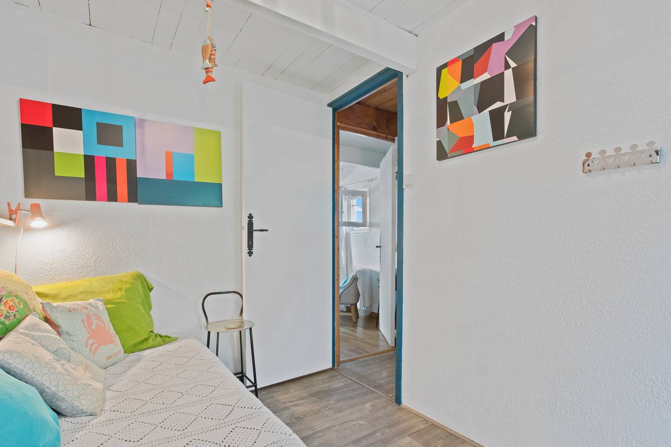 Chambre d’hôtes « Au Jardin Des Couleurs » avec vue sur la montagne, Wi-Fi et climatisation in Pierrefeu-du-Var, Région de Toulon