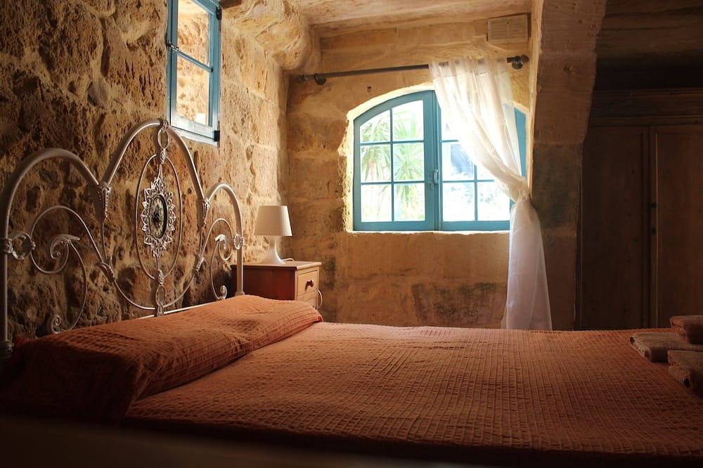 Charmante, 300 jaar oude traditionele boerderij met privé zwembad in Zebbug, Gozo