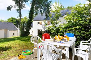 Gîte pour 4 personnes, avec terrasse et jardin ainsi que sauna et jacuzzi, animaux acceptés dans le Finistère