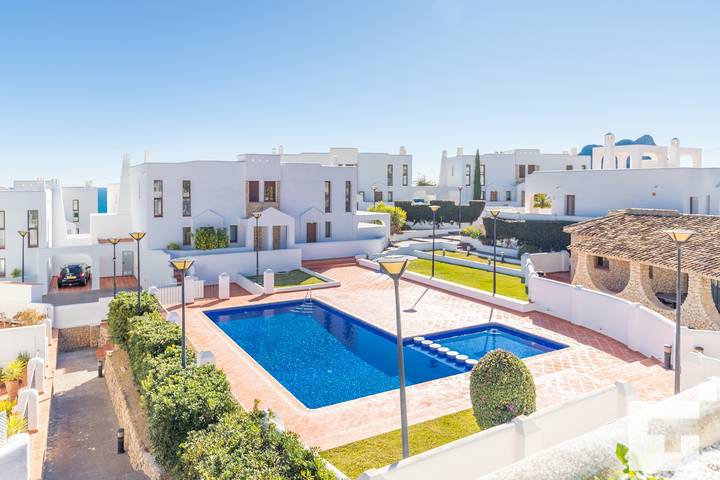 Villa mit pool für 6 Personen, mit Balkon und Pool sowie Garten und Kinderpool in Calpe