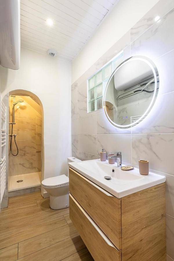Appartement entier, One-Bedroom Apartment in Saint-Georges-d'Orques, Côte méditerranéenne (France)