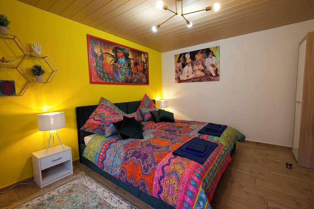 Ganze Wohnung, Stilvolles und Kunstvolles Apartment mit 400qm Garten & Massage und Ayurveda in Grainet, Šumava Mountains