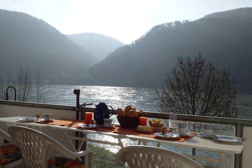 Stilvolles Ferienhaus direkt am Rhein mit Traumblick in Spay (Rhein-Mosel), Landkreis Mayen-Koblenz