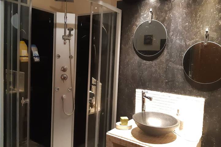 Suite avec jardin privé Aix-Luberon-Verdon * Dîners et Jacuzzi en extra in Peyrolles-en-Provence, Région d'Aix-en-Provence