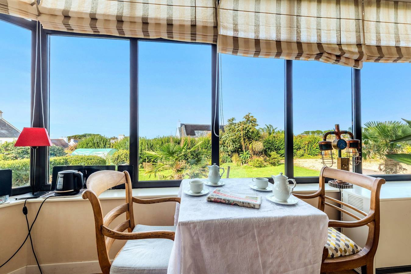 Habitación 'La Demeure Océane - Côté Jardin' con vistas al mar y jardín compartido in Ploudalmézeau, Región de Brest