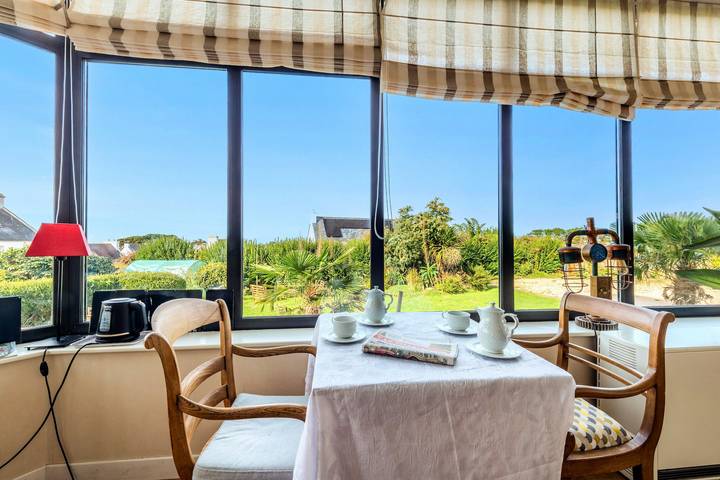 Chambre 'La Demeure Océane - Côté Jardin' avec vue sur mer et jardin partagé in Ploudalmézeau, Région de Brest