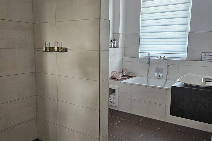 Ganze Wohnung, Sehr attraktive luxuriöse Wohnung mit herrlichem Alpenblick! in Markdorf, Region Bodensee-Oberschwaben