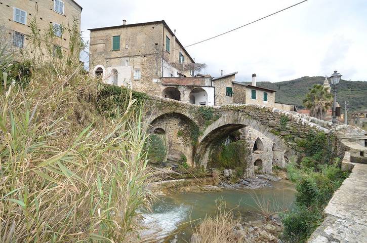 Ferienhaus für 4 Personen, mit Terrasse und Garten sowie Ausblick in Dolcedo