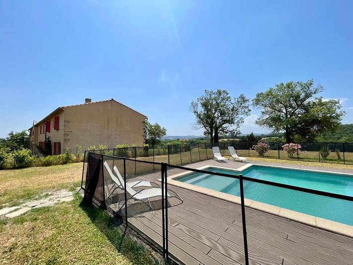 Gîte pour 6 personnes, avec vue ainsi que piscine et jardin à Fenouillet-du-Razès