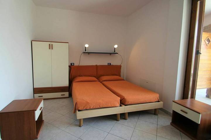 Ganze Wohnung, Schöne Wohnung für 2 Leute mit  W-Lan, Pool, TV und Terrasse in Luino, Comune di Luino