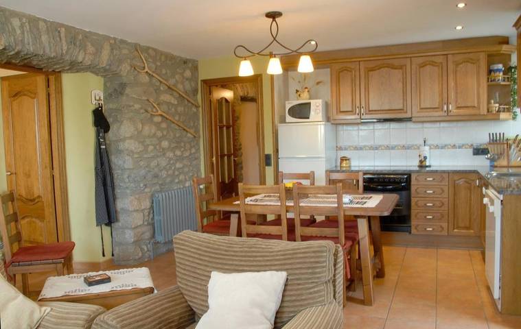 Gîte pour 10 personnes, avec vue et jardin, animaux acceptés à Puigcerdà - 4
