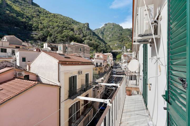 Appartement entier, Appartement 'Ce Tour - La Casa del Limone di Nonni' avec Vue sur la Montagne, Wi-Fi et Climatisation in Cetara, Côte Amalfitaine