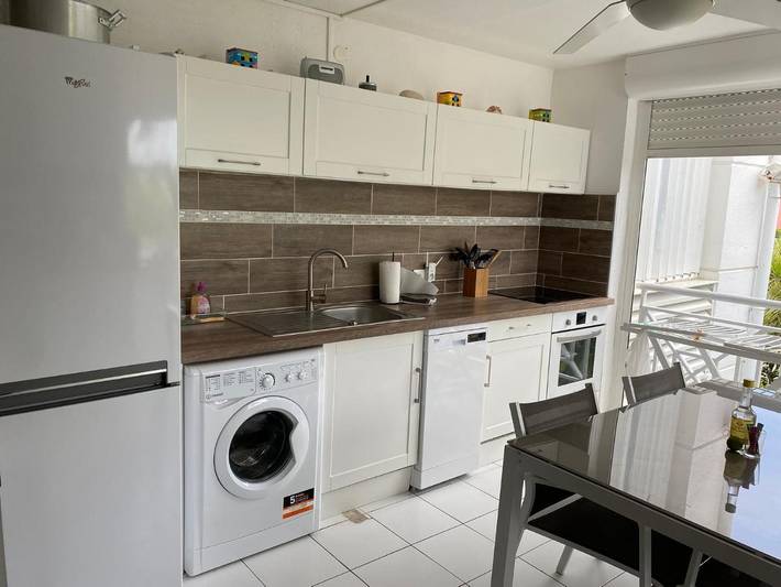 Gîte pour 4 personnes, avec piscine ainsi que vue et jardin dans Port De Saint Francois - 4