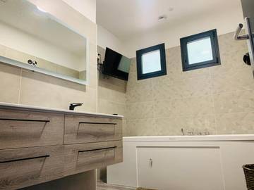 Cottage pour 8 personnes, avec jacuzzi ainsi que jardin et piscine à Aigues-Vives