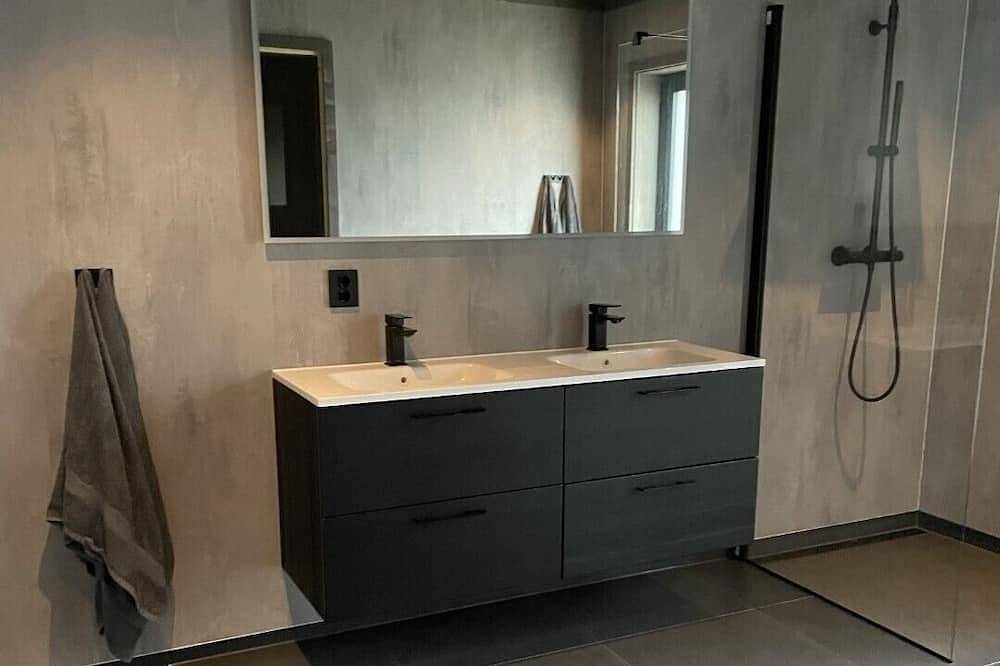 Stilfull Hytte med Jacuzzi og Sauna in Bø