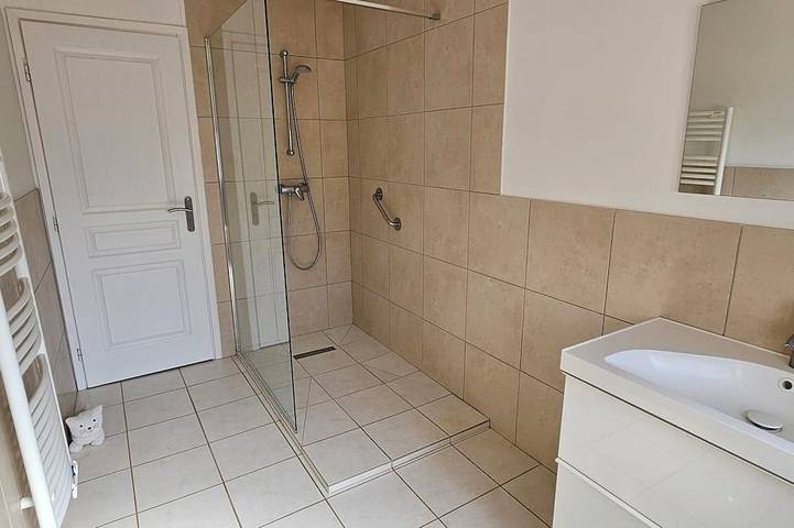 Quiet gîte in the heart of nature 🌿 Clim & swimming pool - center du Var in Le Luc, Draguignan Region