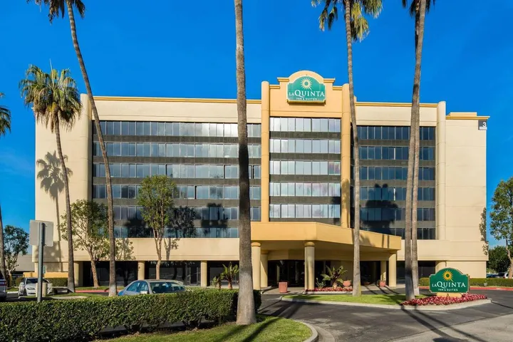 Hotel per 3 persone, con idromassaggio e piscina - 1