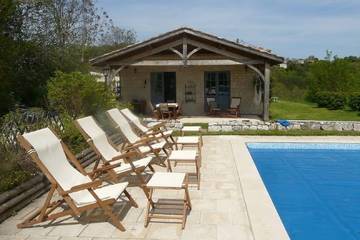 Gîte pour 10 personnes, avec terrasse et jardin, animaux acceptés à Fargues