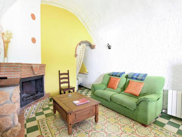 Cave house with private terrace on a small complex in El Bejarín, Guadix