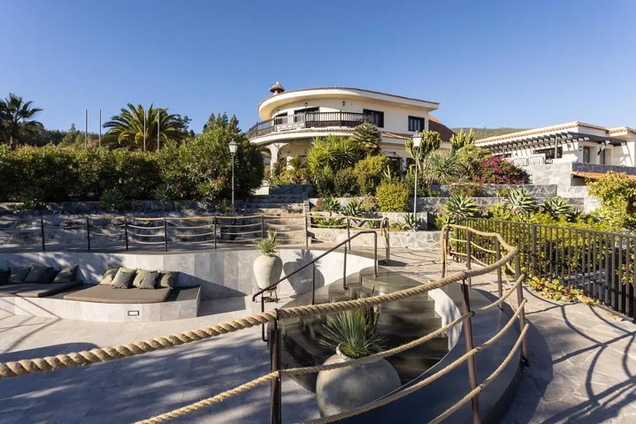 Hôtel pour 2 personnes, avec jardin ainsi que terrasse et jacuzzi - 1