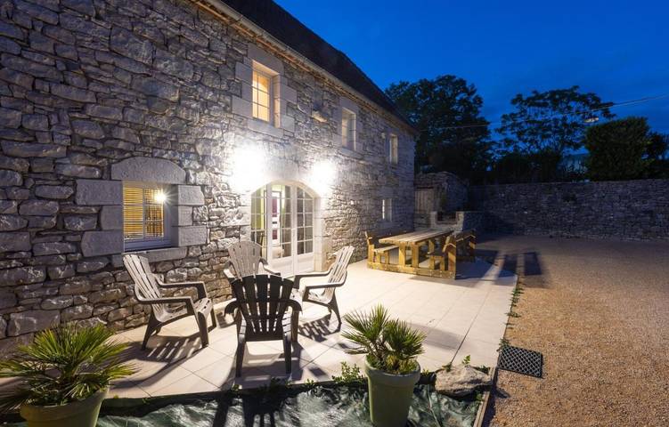 Location de vacances pour 10 personnes, avec jardin et piscine, animaux acceptés à Thégra