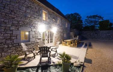 Gîte pour 9 personnes, avec piscine et jardin, animaux acceptés à Thégra