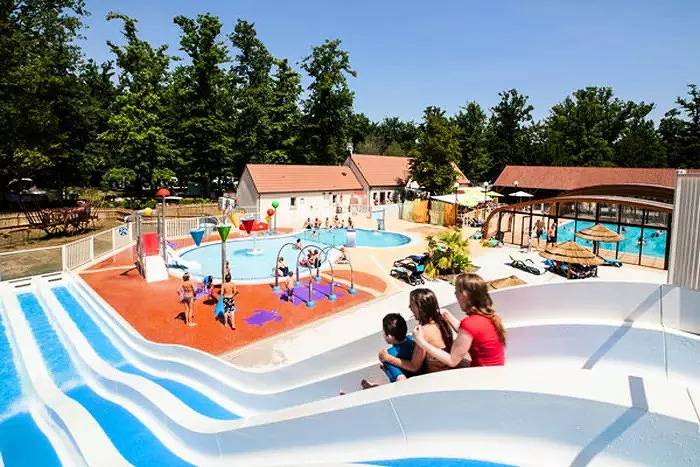 Camping pour 4 personnes, avec Terrasse et Sauna dans le Loir-et-Cher