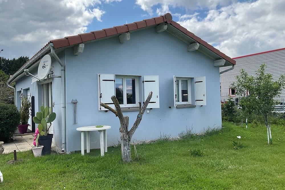 Appartement entier, Grand studio tout confort in Le Broc (Puy-de-Dôme), Région de Besse-et-Saint-Anastaise