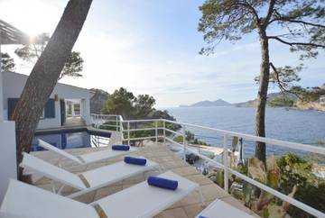 Villa pour 6 personnes, avec piscine ainsi que terrasse et jardin à Port d'Andratx