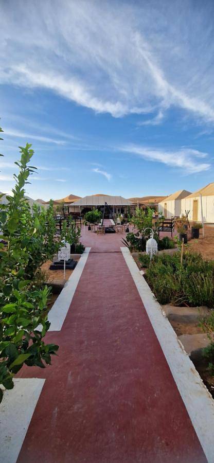Gîte pour 5 personnes, avec vue et jardin ainsi que piscine et vue sur le lac, adapté aux familles dans Merzouga