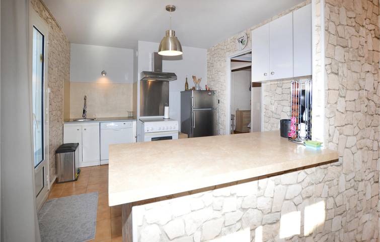Cozy Apartment with Terrace, WiFi & Parking, 600m to Coastline in Borgo, Bastia region