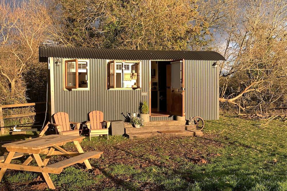 Luxury heated shepherd's hut in field location. in Yate, Gloucestershire du Sud