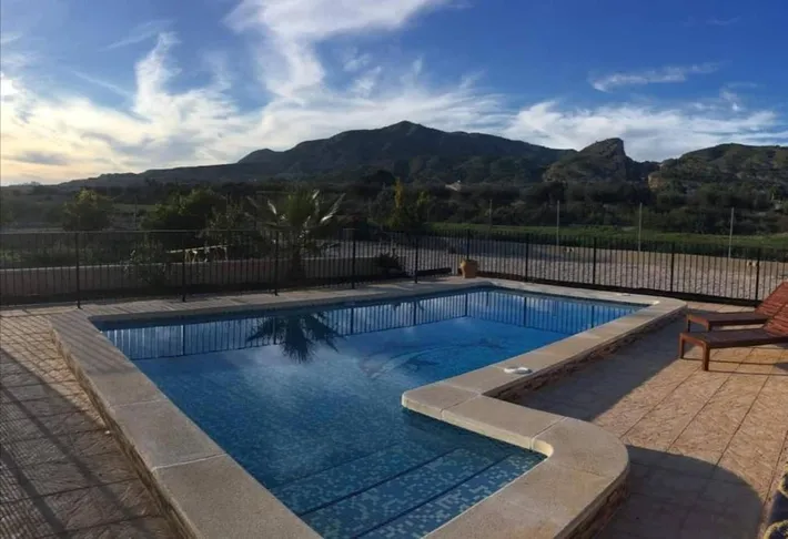 Chalet para 7 personas, con vistas además de piscina y jardín - 1