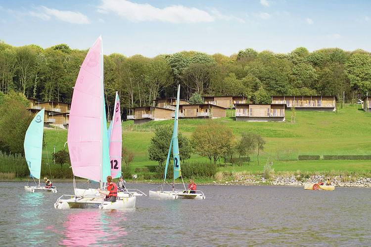 Cottage en France avec Vue sur le Lac in Eppe-Sauvage, Avesnes-sur-Helpe