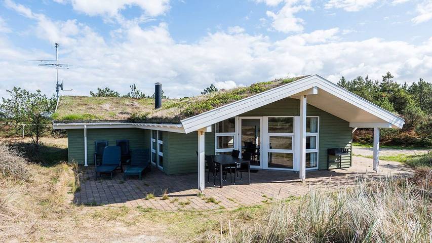 Ferienhaus für 7 Personen, mit Sauna und Terrasse sowie Whirlpool in Tirpitz Museum (Oksby)