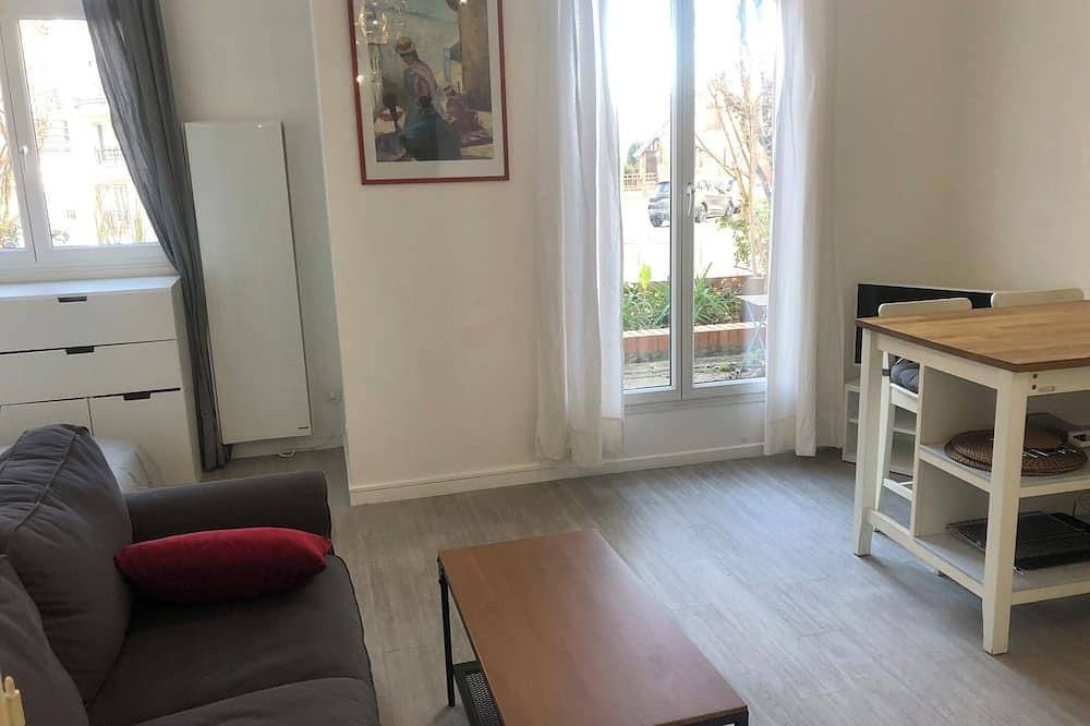 Apartamento entero, Studio 30 m2 Eaubonne with private parking - 25 minutes from Paris in Eaubonne, Valle del Oise
