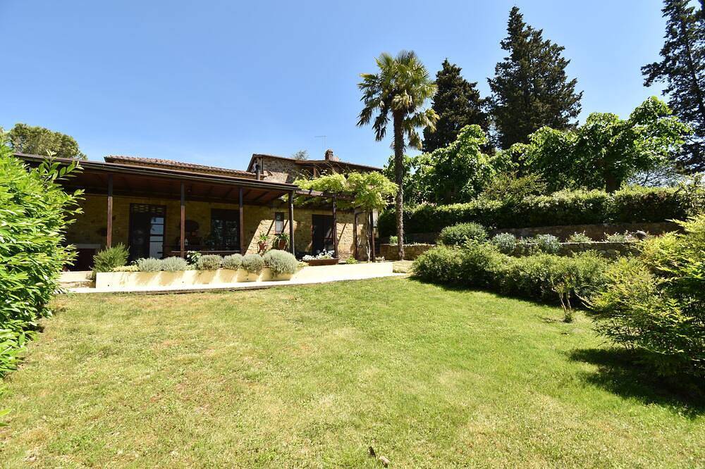 Fienile Restaurato in splendido casale con piscina, 10 minuti da Siena in Monteriggioni, Chianti
