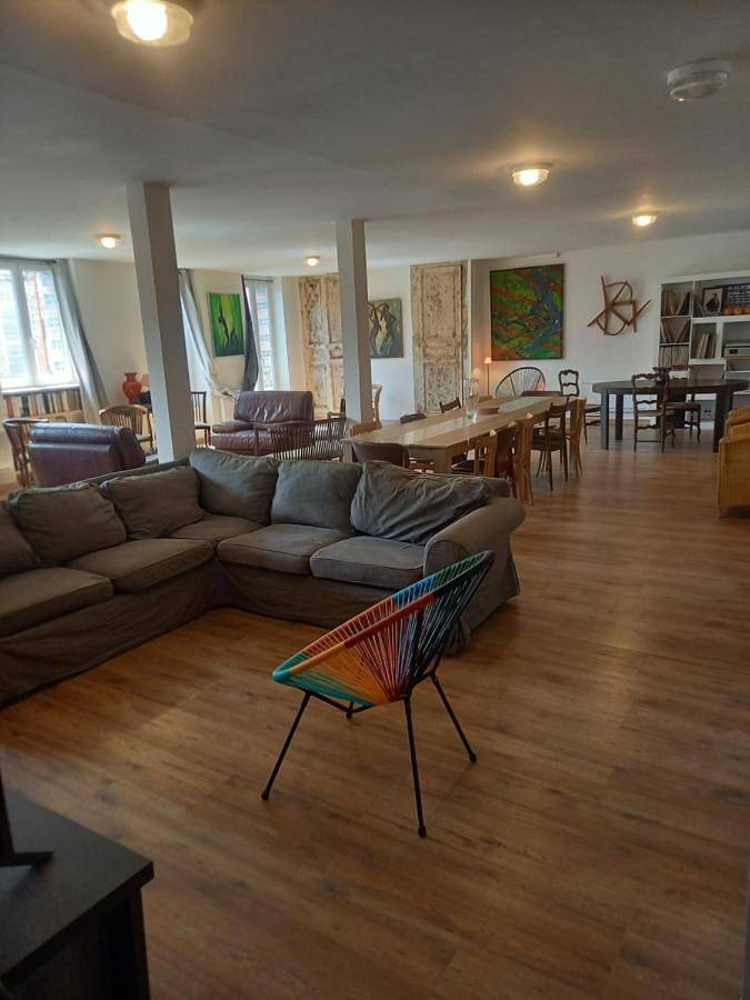 Appartement entier, Apartment in Courtenay, Région de Montargis