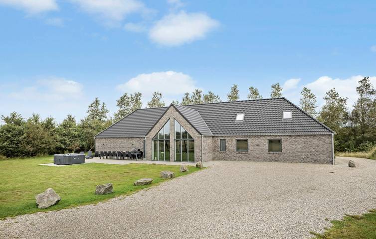 Ferienhaus für 16 Personen, mit Terrasse und Sauna sowie Pool und Garten in Biikebrennen - 2