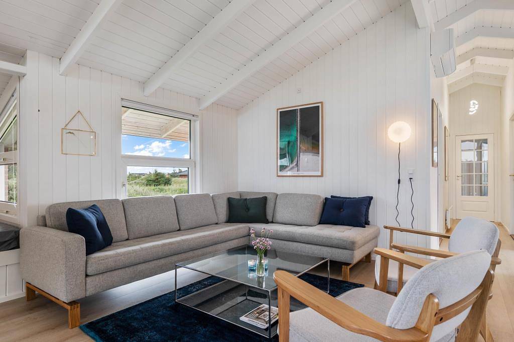 Beautiful holiday home with swimming pool, hot tub and sauna in Ringkøbing, Holmsland Klit