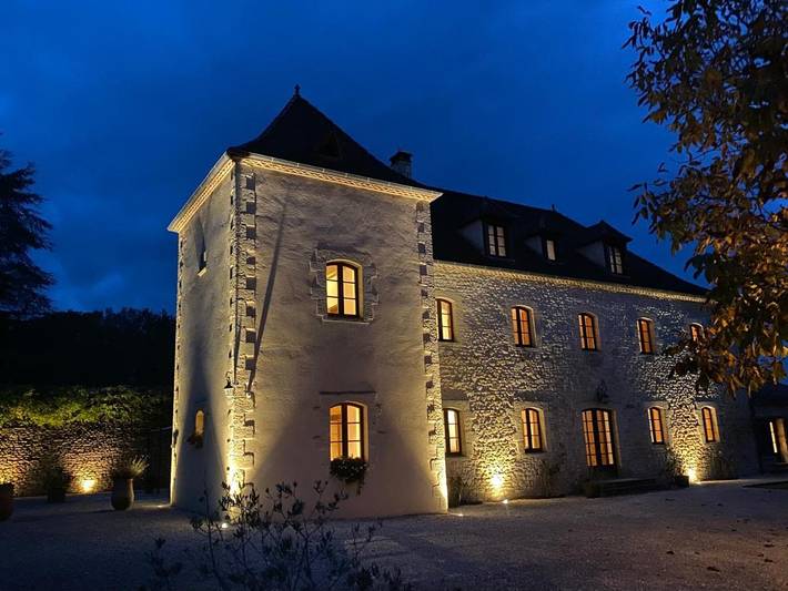 Chambre d’hôte pour 4 personnes, avec Terrasse et Jardin ainsi que Piscine et Vue