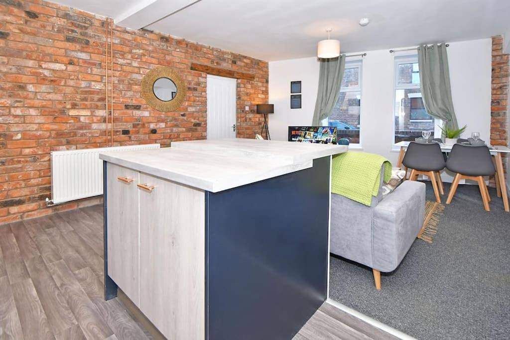 Entire apartment, Two-Bedroom Apartment in Crewe, Cheshire East