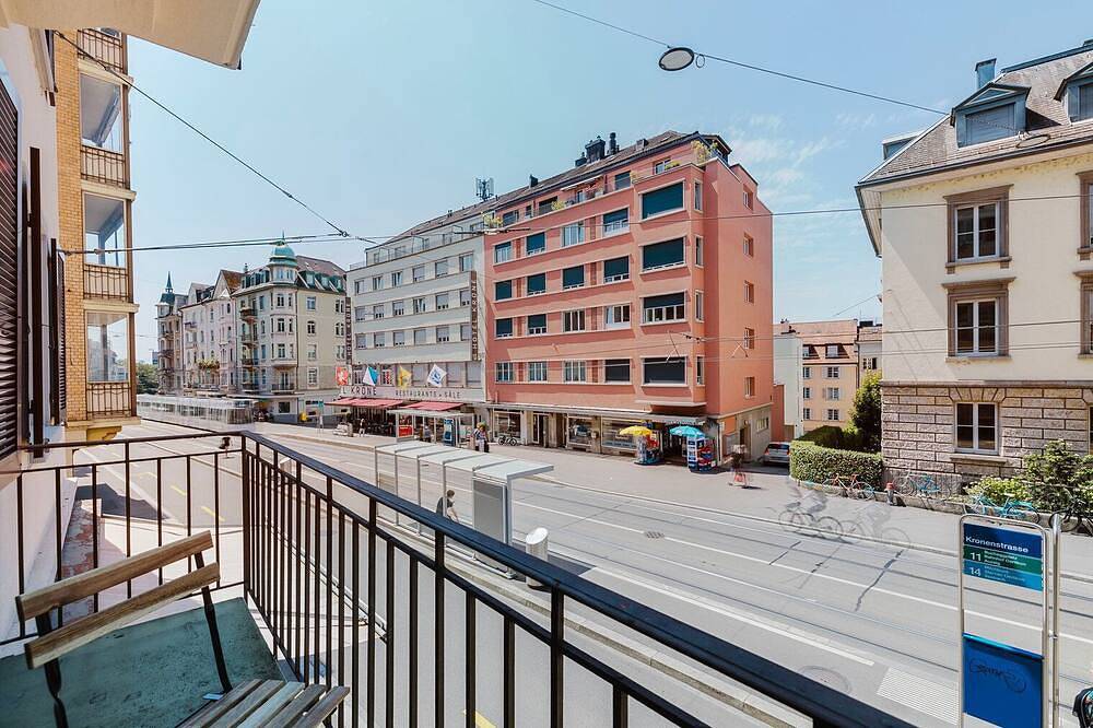 Entire apartment, Cool Unterstrass 3Br, 15min walk to Zurich Hb, by Blueground in Zurich, Zurich district