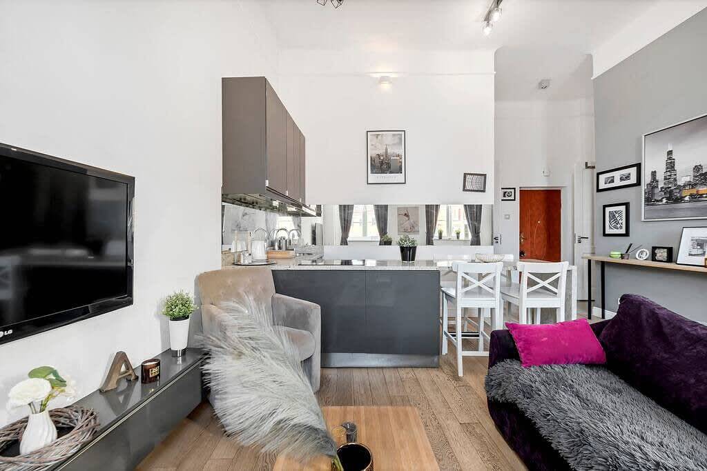 Appartamento intero, Lumina apart with view on Plac Zamkowy in Varsavia Śródmieście, Varsavia