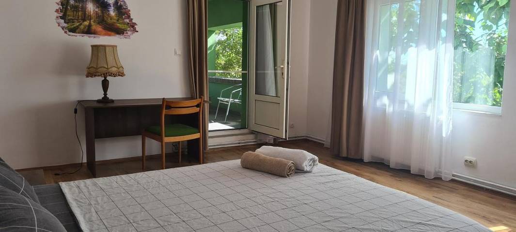 Villa pour 8 personnes, avec Balcon et Jacuzzi ainsi que Terrasse et Jardin en Roumanie - 4