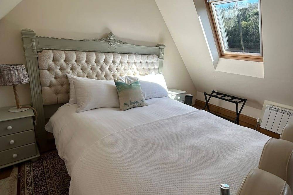 Hel lejlighed, Charming en-suite bedroom with patio in St Aubin in Jersey