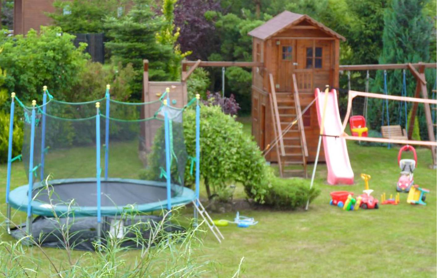 Ferienhaus für 8 Personen mit Terrasse in Neuenhagen, Amt, Powiat Sławieński