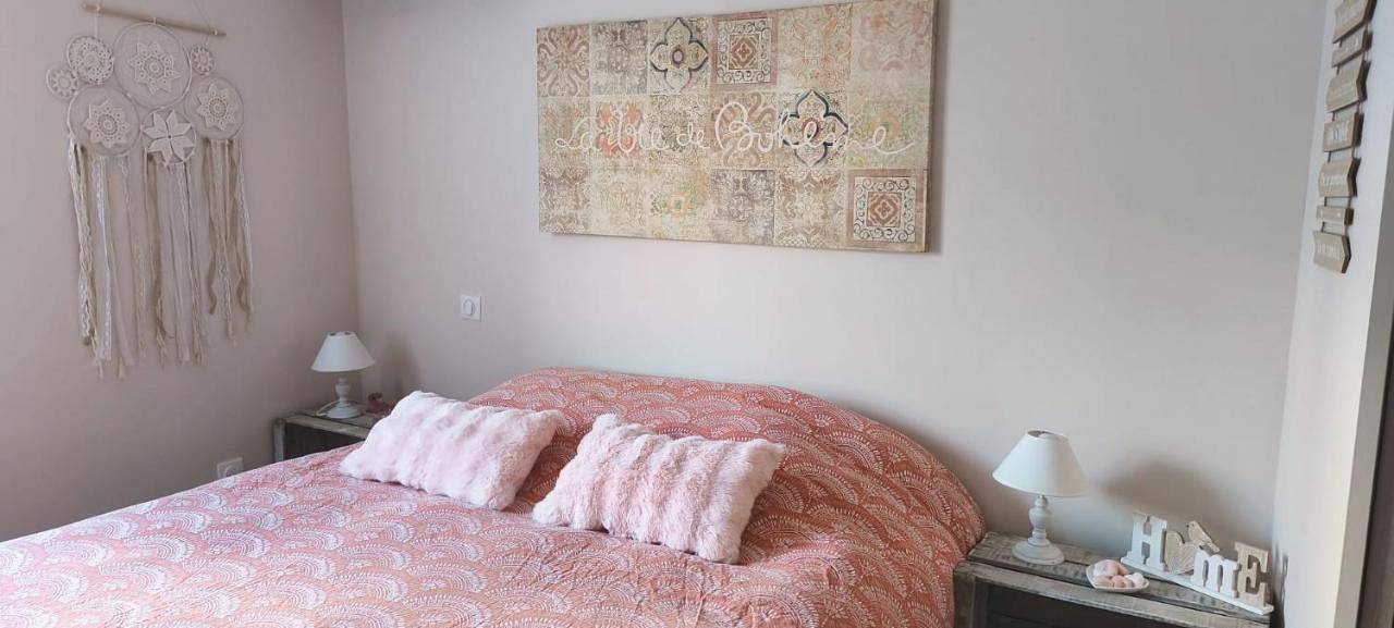 Appartement de vacances entier, Chambre la Bohème in Élancourt, Yvelines