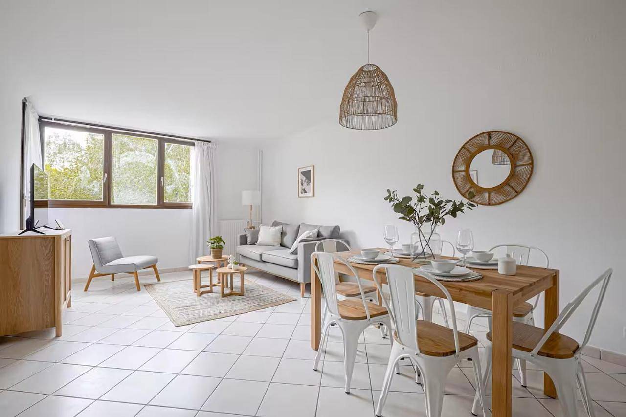 Appartement entier, Three-Bedroom Apartment in Bobigny, Seine-Saint-Denis